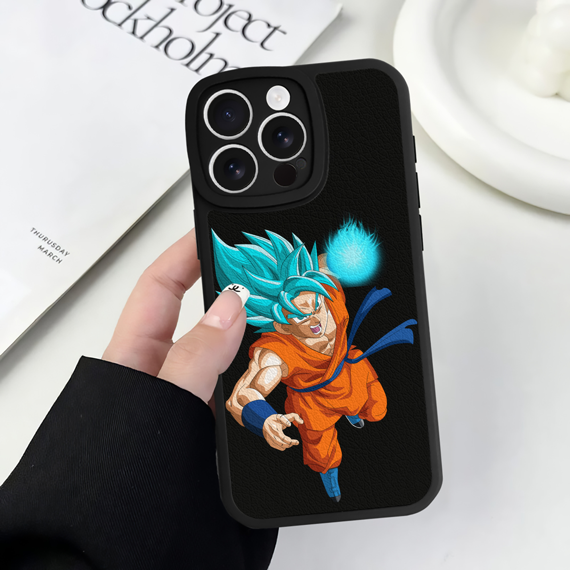 （画像用） ドラゴンボール 孫悟空（そん ごくう）Son Goku カカロット DRAGON BALL Kakarotto 【iPhone 16シリーズ対応】シリコンスマホケース（レザー調） 材質：シリコン